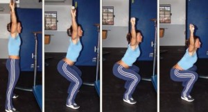 Esecuzione con bastone dell'overhead squat